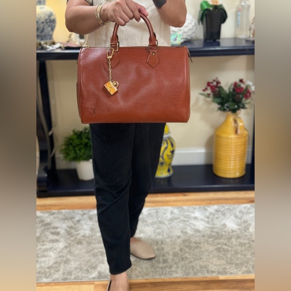 Louis Vuitton Epi Leather Speedy 30 - Picture 4 of 16